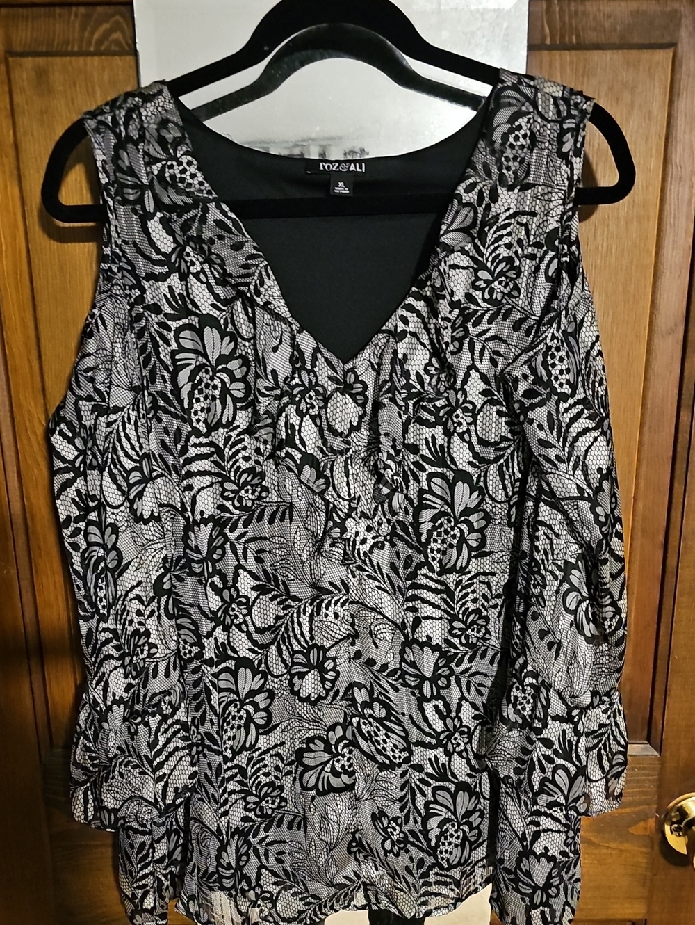 Roz & Ali Black and White Floral V-Neck Cold-Shoulder Blouse
